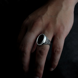 Side Detailed Onyx Ring