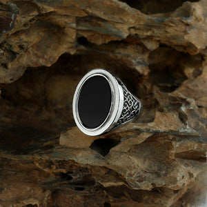 Side Detailed Onyx Ring