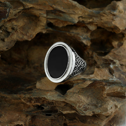 Side Detailed Onyx Ring